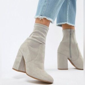 ASOS Eastern Wide Fit Sock Boots in Grey micro
Women's Ankle Boots
Worn once